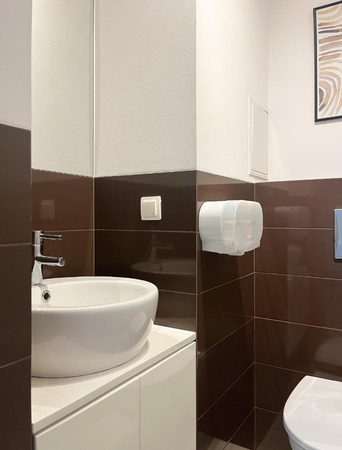 Shape&Color Premium Hostel Варшава Екстериор снимка