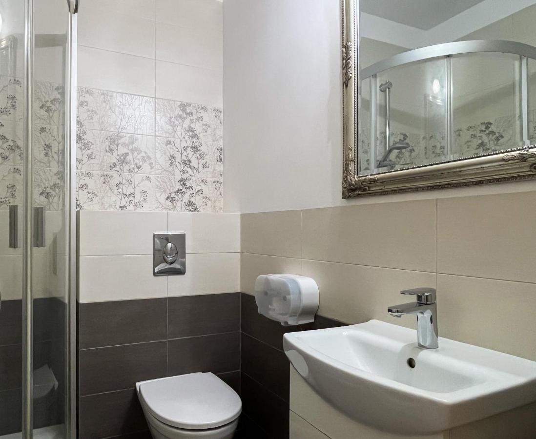 Shape&Color Premium Hostel Варшава Екстериор снимка